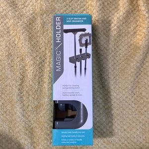 NWT Magic Holder broom and mop wall organizer